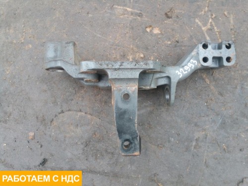 Кронштейн передней рессоры левый